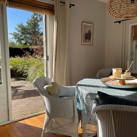 Cozy Near For 3 Feriehus
